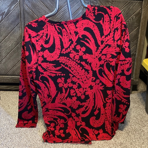 NWT Chico's Red and Black wild poppy paisley long sleeve tee - Picture 6 of 6